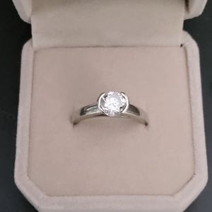Ladies 14 karat gold 1.25ct Oval Brillant Diamond engagement ring